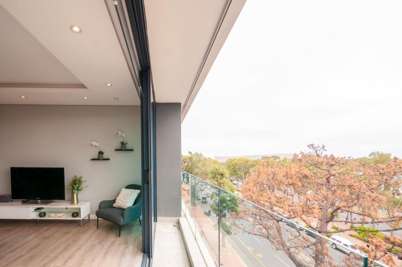 Greenpoint Designer Near Stadium & Waterfront *